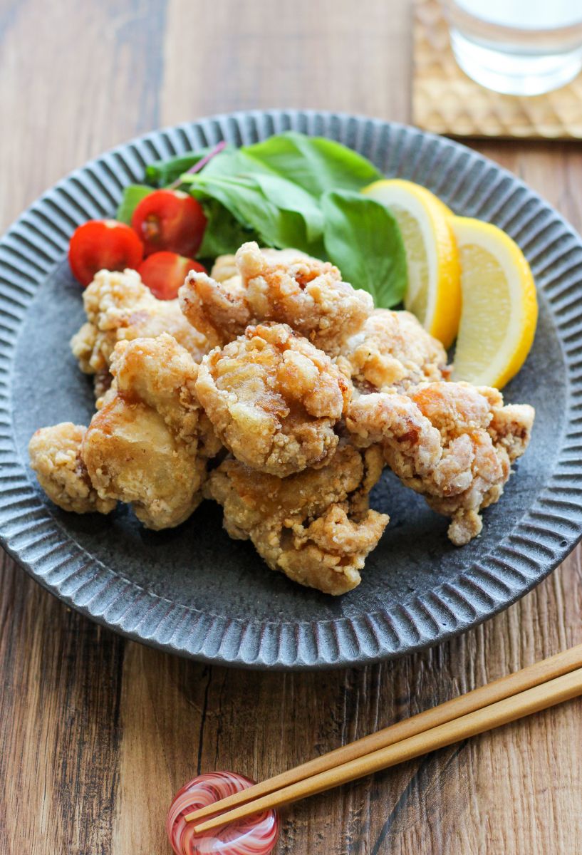 【我が家の定番♪鶏の唐揚げ】カリッとジューシー♡ | レシピサイトNadia