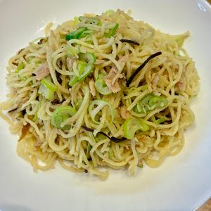 くだもの大好き🧡の作ってみた!投稿(【5分で最強焼きそば】ツナと塩昆布焼きそば)