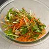 ピリ辛胡麻ドレ♪水菜の香ばし揚げサラダの工程1