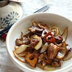 イチゴジャム効果がすごい！豚肉とれんこん・玉ねぎの酢豚風炒め