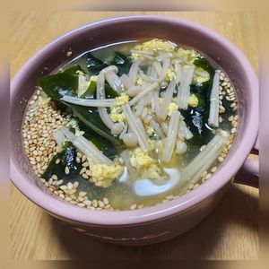 ナムディの作ってみた!投稿(おかわりしたくなる【えのきとわかめの卵スープ】)