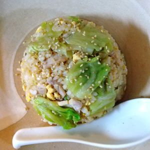 チョロリスの作ってみた!投稿(【豚たまレタス炒飯】やみつき♡夢中で食べちゃう炒飯！！)