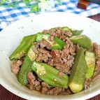 副菜なのにボリューム満点♡合い挽き肉とオクラのカレー炒め