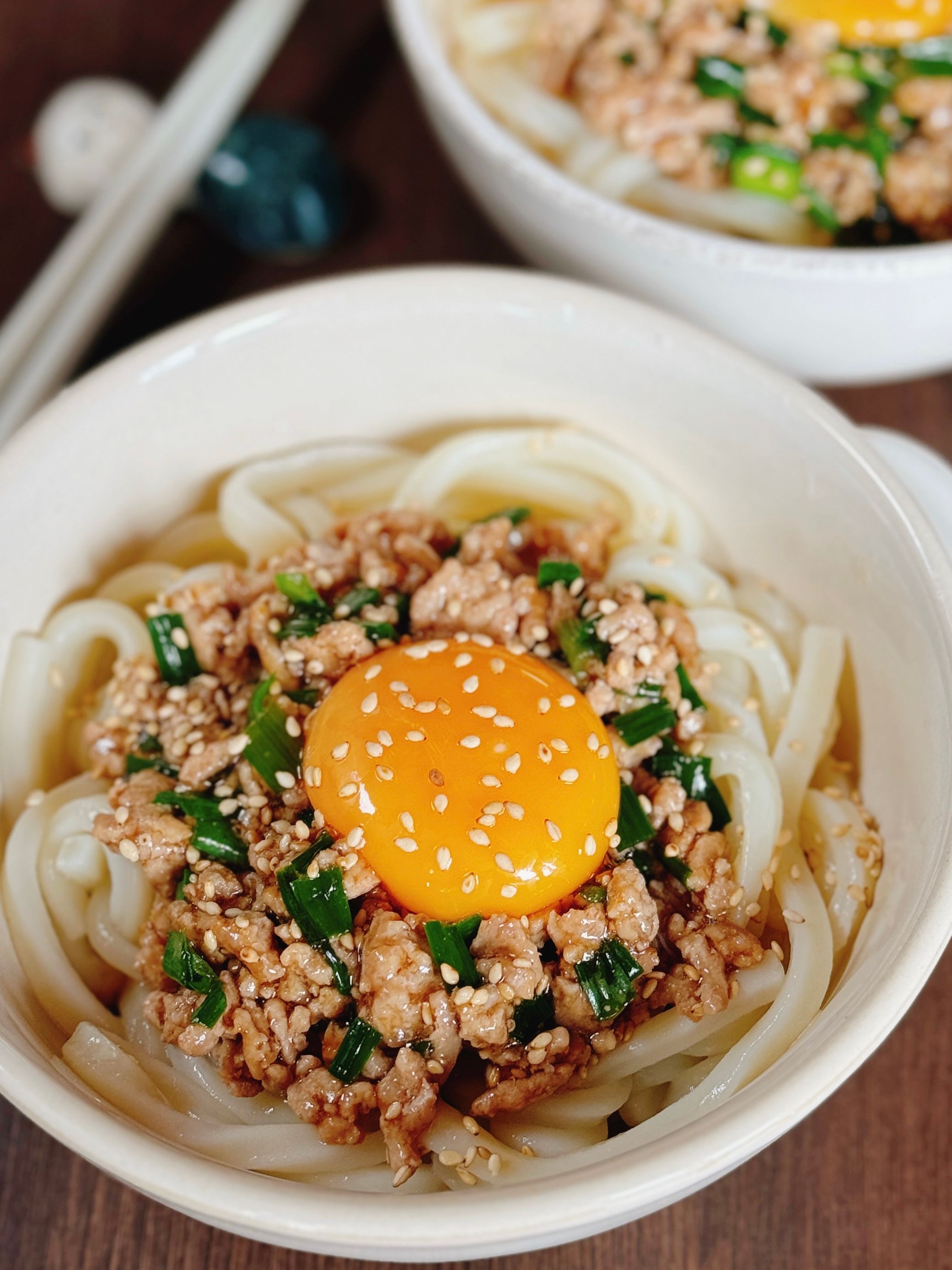 豚そぼろとニラのスタミナ混ぜうどん】 冷凍うどんで簡単♪ | レシピ