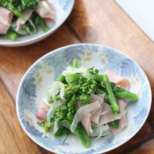 レンジで2分!菜の花とハムと新玉ねぎのだしコンソメサラダ
