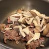 【牛肉ときのこの味噌クリームパスタ】やみつき確定の工程1