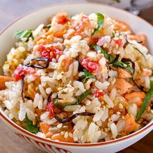 【鮭の梅しそ昆布炊き込みご飯】梅でさっぱり、旨み広がる♩