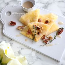 カッテージチーズのクレープ包み甘酒ソース
