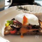 円熟胡桃＆レーズン＆椎茸＆干し海老アヒージョポーチドエッグ