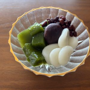 こむぎの作ってみた!投稿(【簡単おやつ】プルンとした食感！抹茶寒天の白玉あんみつ)