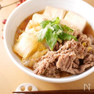 旨味が染みてる♪白菜の肉豆腐