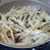 【シャキシャキ食感】じゃがいものペペロンチーノの工程3
