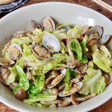 シンプルに美味しい♪春キャベツとアサリのバター醤油