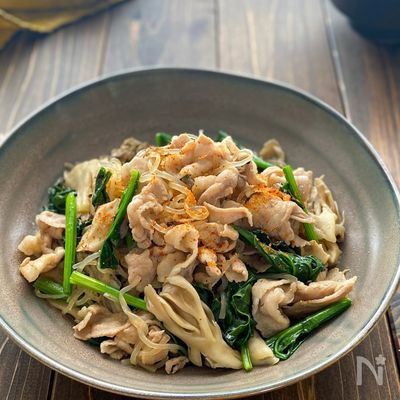 【ほっこり簡単♪】豚肉ときのことほうれん草のすき焼き風煮