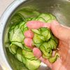 味付けいらず!もずくとイカときゅうりの酢の物の下準備