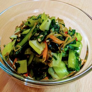 まゆのの作ってみた!投稿(めかぶの美味しい食べ方😋めかぶと小松菜のとろとろ旨だし漬け)