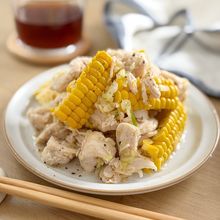 『蒸し鶏ととうもろこしのねぎ塩だれ』