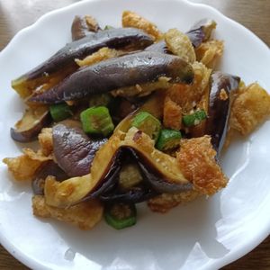 ぽぽペの作ってみた!投稿(【なすとオクラとお揚げの生姜炒め】冷やしても美味しい♪)