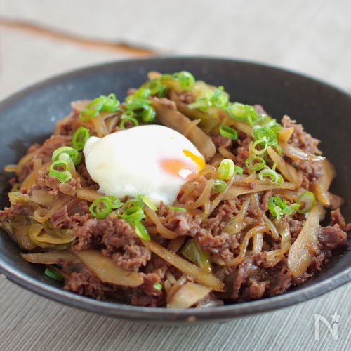 煮込み10分！頬張りたくなる牛すき月見丼