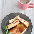 カフェ風！トマトとチーズのフライパンホットサンド