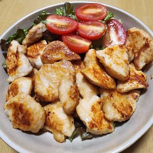 ナムディの作ってみた!投稿(焼くだけ簡単！【鶏むね肉のガーリック醤油】しっとりコクうま♡)