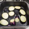 炒めて焼くだけ「茄子のツナマヨチーズ焼き」の工程1
