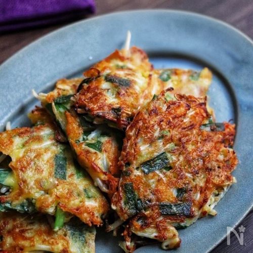 節約食材でボリューム満点!【もやしとニラのチーズ焼き】