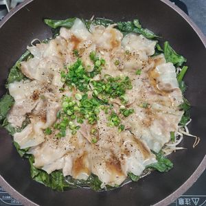とももの作ってみた!投稿(豆もやしとほうれん草のスタミナ豚バラ旨ぽん蒸し)