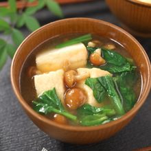 絹揚げ入り！ほうれん草となめこの 食べるお味噌汁