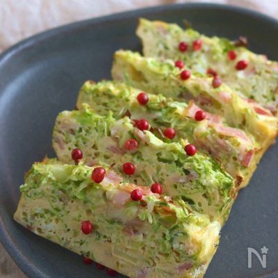 きゃべつでふわジューシー♪ベーコンチーズ卵焼き・栄養計算付