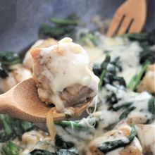 ワンパンで簡単!鶏肉とほうれん草のチーズ蒸し焼き