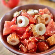 ［冷やしておいしい！トマトとちくわの塩こん和え］おつまみに◎