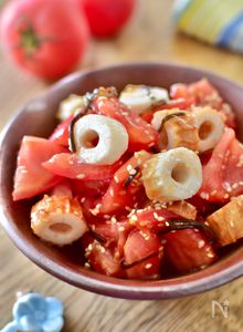 ［冷やしておいしい！トマトとちくわの塩こん和え］おつまみに◎