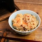 酒にもあう「エビとホタテのピリ辛釜飯」