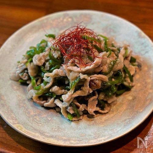 食材たった2つ。彼女,家族の胃袋を掴める【豚肉の青椒肉絲】
