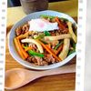 チョロリスの作ってみた!投稿(【細切り野菜とひき肉の青椒肉絲丼】1皿満足レシピ♡)