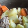 重ねて蒸すだけ　塩肉じゃがの工程5