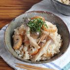秋の味覚【木の子とちくわの炊き込みご飯】