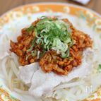 【ボリューム満点！】豚こま肉ともやしの旨辛薬味のせ