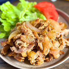 ごはんが止まらない！豚バラと新玉ねぎの甘辛炒め