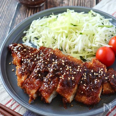 ソースが決め手！鶏むねチキンカツの特製ごまソース【丼にも！】