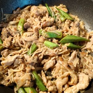 ヒラメの作ってみた!投稿(簡単ワンパン【豚こまとオクラとえのきの梅ぽん炒め】さっぱり♪)