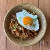 10分で完成!【究極の甘辛豚カルビ丼】卵もワンパンで♩の工程5