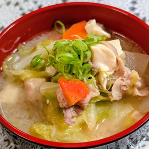 まゆのの作ってみた!投稿(春キャベツ入り豚汁)