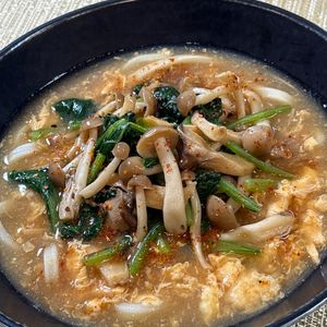 楽ラク手抜キッチン🐶🐾の作ってみた!投稿(きのこと小松菜のとろたまあんかけうどん)
