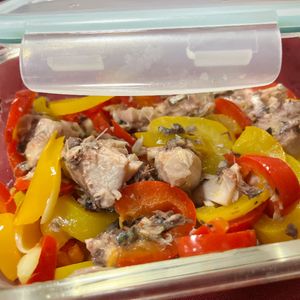 ご飯つくるマンの作ってみた!投稿(蒸し煮パプリカの鯖和え)