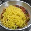 生パスタで海老トマトソースパスタ（もっちり感が良い）の工程4