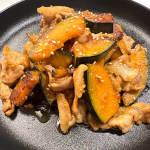 しーちゃんの作ってみた!投稿(甘辛がご飯に合う！かぼちゃと豚肉のごま照り焼き)