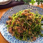 5分‼️節約レシピで大満足のおかず♡豆苗とひき肉の香味炒め