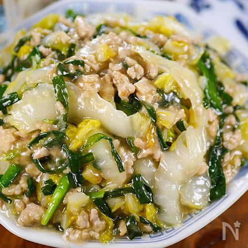 行列の中華屋さんの🍚ニラと白菜の鶏そぼろ中華あんかけ😋
